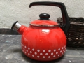 Metalac smaltovaný čajník dekor červený s puntíky, objem 2,5 litru 
