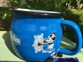 Smaltovaný hrnek s výlevkou Mickey Mouse, průměr 10 cm - 0.8 litru 